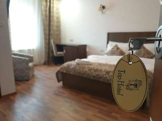 Отель Hotel Top Central Бухарест Двухместный номер Делюкс с 1 кроватью или 2 отдельными кроватями-1
